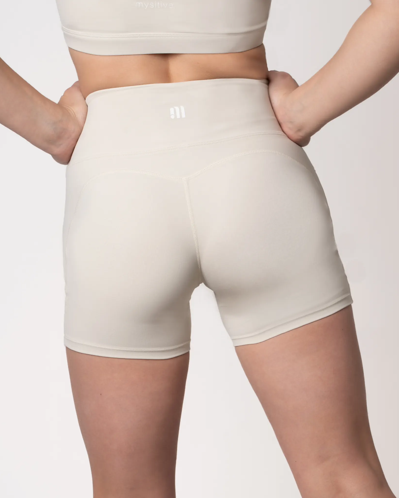 Spodenki krótkie legginsy z wysokim stanem • COMFY